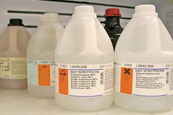 Expert technician using SSD chemical to clean stained black money